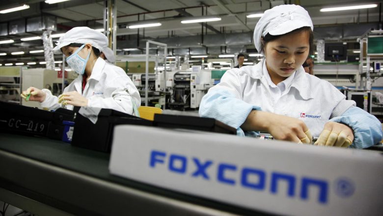 Foxconn considers making electric cars in Wisconsin